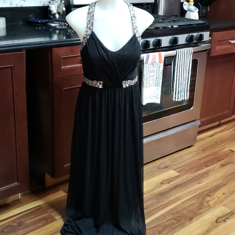 3X HOST PICK. Gorgeous, Flattering Formal Dress - Picture 1 of 6